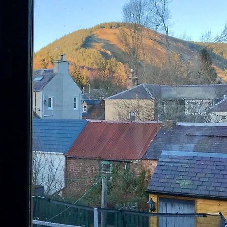 The Morningside Apartment Charming Stylish Apartment In The Centre Of Innerleithen Bagian luar foto