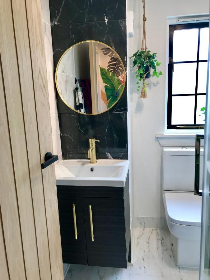 The Morningside Apartment Charming Stylish Apartment In The Centre Of Innerleithen Bagian luar foto