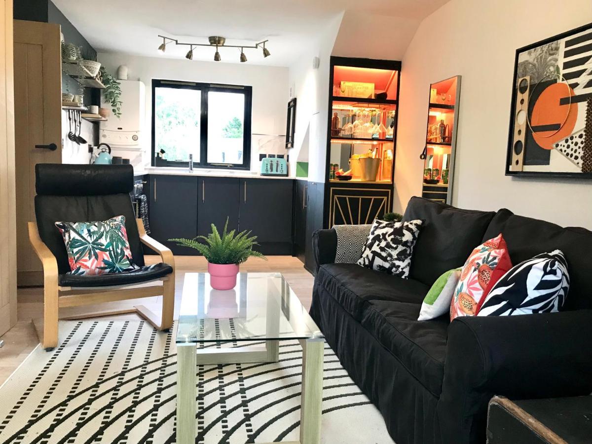 The Morningside Apartment Charming Stylish Apartment In The Centre Of Innerleithen Bagian luar foto
